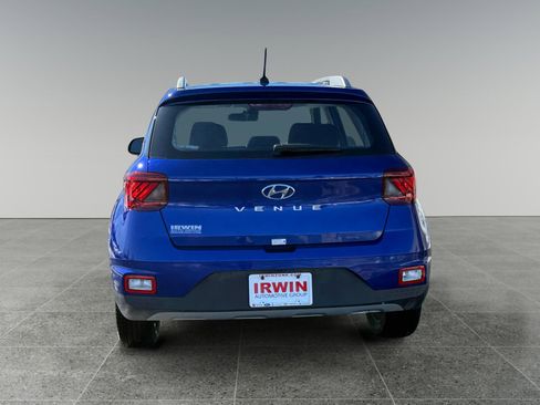 New 2025 Hyundai Venue SEL image 4