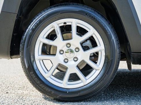 Used 2020 Jeep Renegade Latitude w/ UConnect 8.4 Nav Group image 27