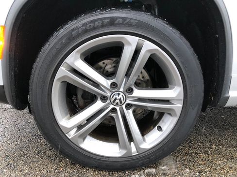 Used 2017 Volkswagen Tiguan Sport image 9