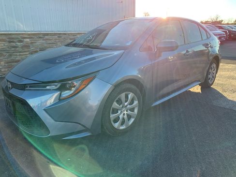 Used 2021 Toyota Corolla LE image 2