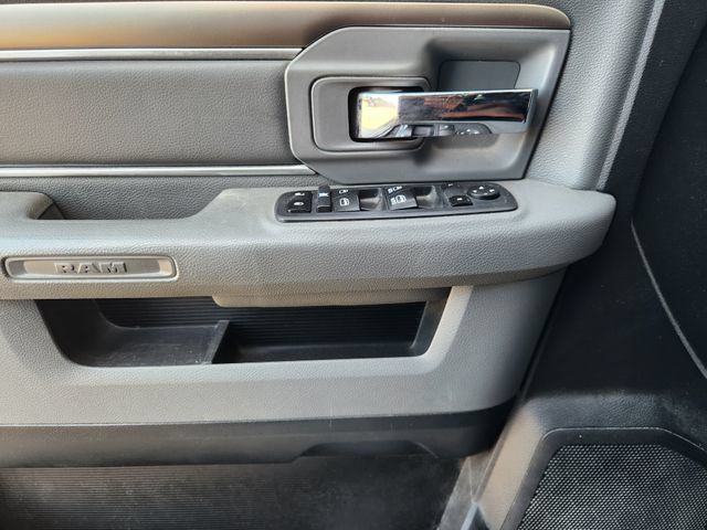 Used 2017 RAM 1500 Classic SLT AWD/4WD image 19