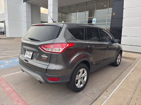 Used 2016 Ford Escape SE image 3