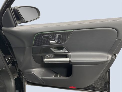 Used 2025 Mercedes-Benz GLA 250 4MATIC image 30