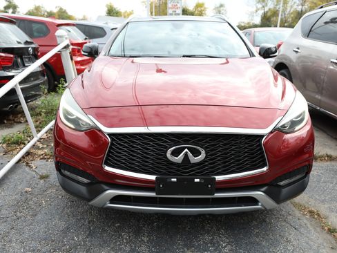 Used 2017 INFINITI QX30 Premium w/ Cargo Package image 3