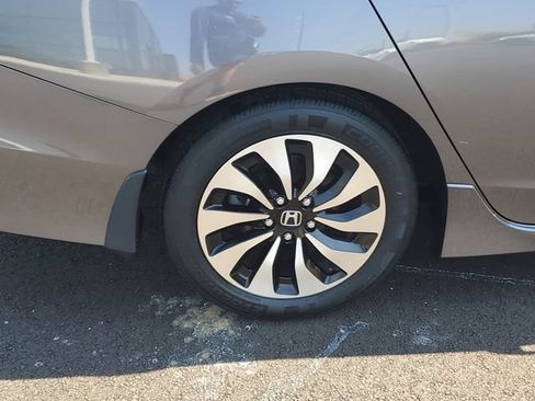 Used 2017 Honda Accord Touring image 5