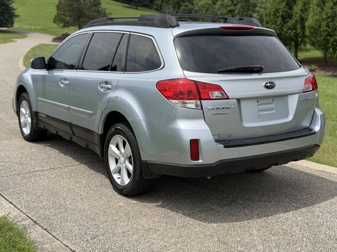 Used 2013 Subaru Outback 2.5i Premium w/ All-Weather Pkg AWD/4WD image 22