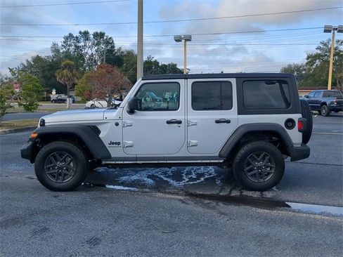 Used 2024 Jeep Wrangler Sport S image 3