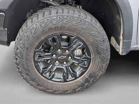 Used 2024 Chevrolet Silverado 1500 ZR2 w/ Technology Package image 15