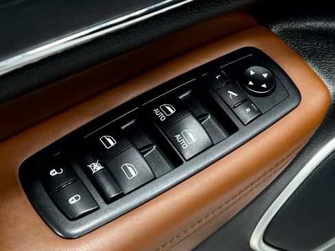 Used 2018 Jeep Grand Cherokee Summit w/ Platinum Series Group AWD/4WD image 19