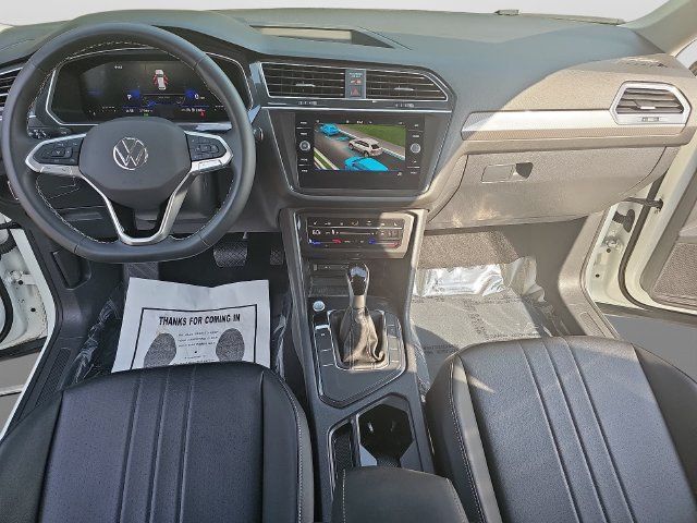 Used 2024 Volkswagen Tiguan SE FWD image 17