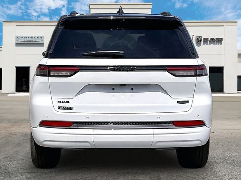 New 2026 Jeep Grand Cherokee Summit w/ Obsidian Package AWD/4WD image 4