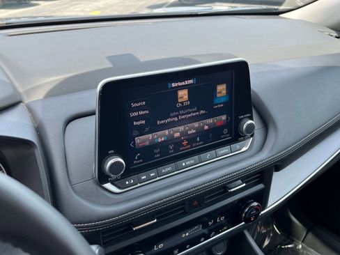 Used 2025 Nissan Rogue SV image 17