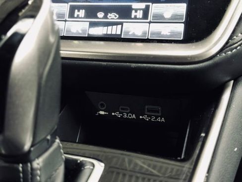 Used 2025 Subaru Outback Premium image 33