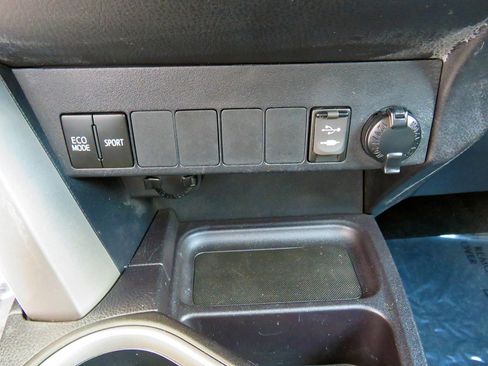 Used 2018 Toyota RAV4 XLE w/ Plus Extra Value Package image 32