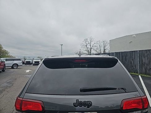 Used 2021 Jeep Grand Cherokee Laredo X AWD/4WD image 6