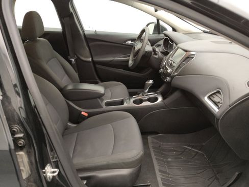 Used 2018 Chevrolet Cruze LT w/ Convenience Package image 21