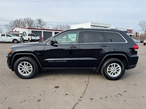 Used 2020 Jeep Grand Cherokee Laredo w/ Security & Convenience Group image 2