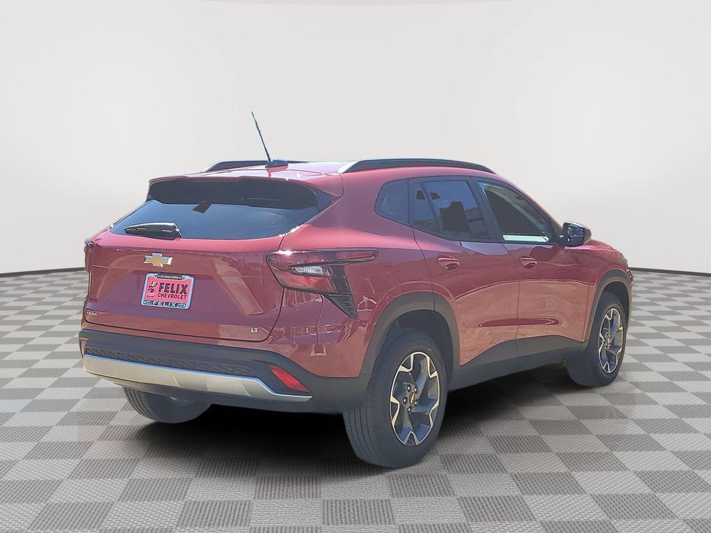 Used 2026 Chevrolet Trax LT FWD image 4