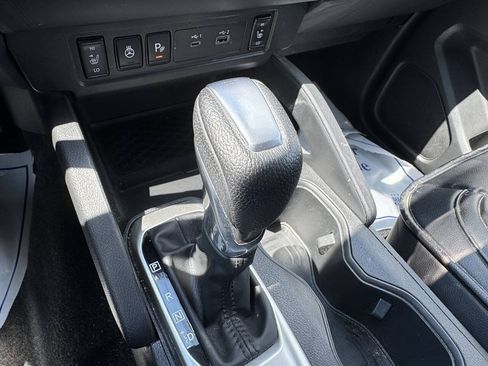 Used 2022 Nissan Frontier SV AWD/4WD image 23
