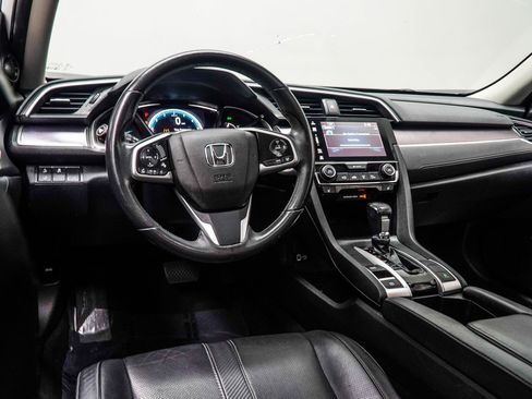Used 2018 Honda Civic Touring image 5
