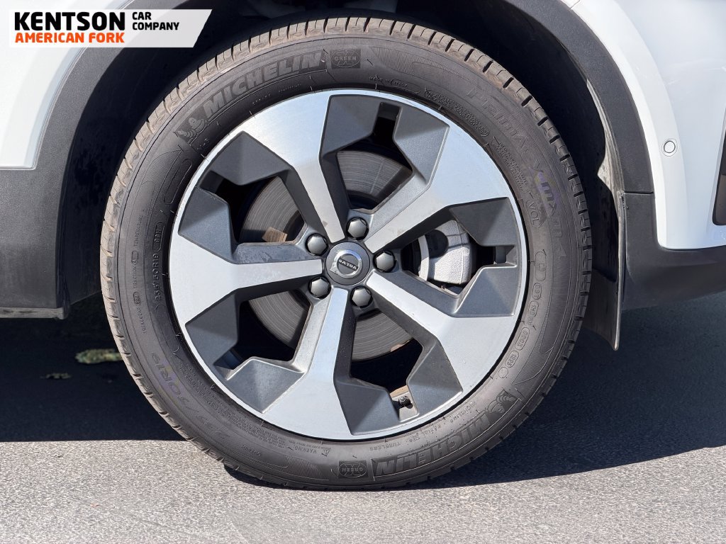 Used 2025 Volvo XC40 B5 Plus AWD/4WD image 12