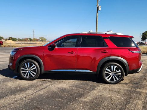 Used 2023 Nissan Pathfinder Platinum w/ Cargo Package image 4