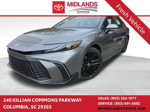 Used 2026 Toyota Camry SE image 1