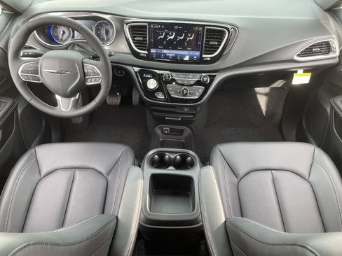 New 2026 Chrysler Voyager LX image 14