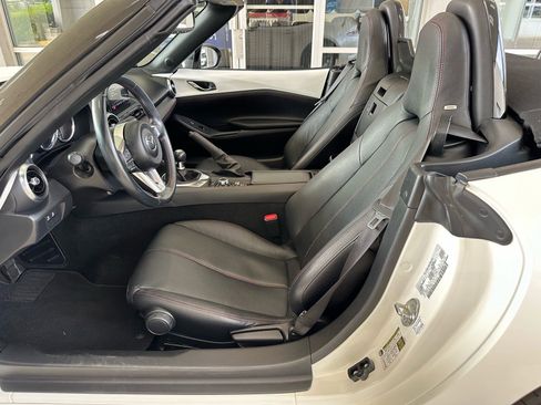 Used 2019 MAZDA MX-5 Miata Grand Touring RWD image 15