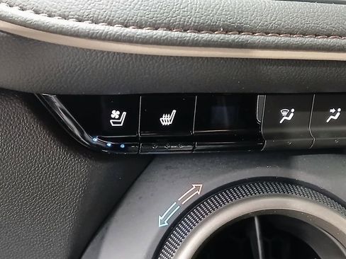 Used 2023 Chevrolet Blazer Premier image 31