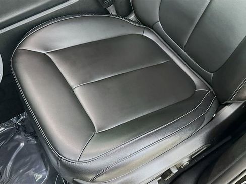 Used 2024 Jeep Grand Cherokee L Limited w/ Black Appearance Package image 19