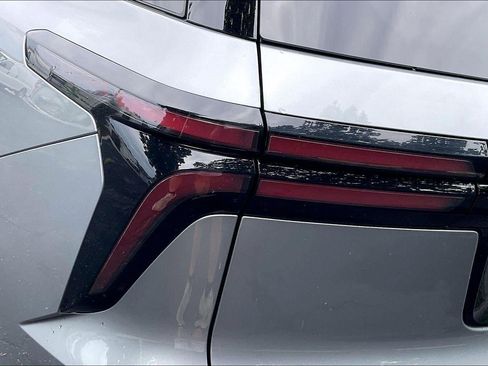 Used 2024 Chevrolet Traverse LT AWD/4WD image 29