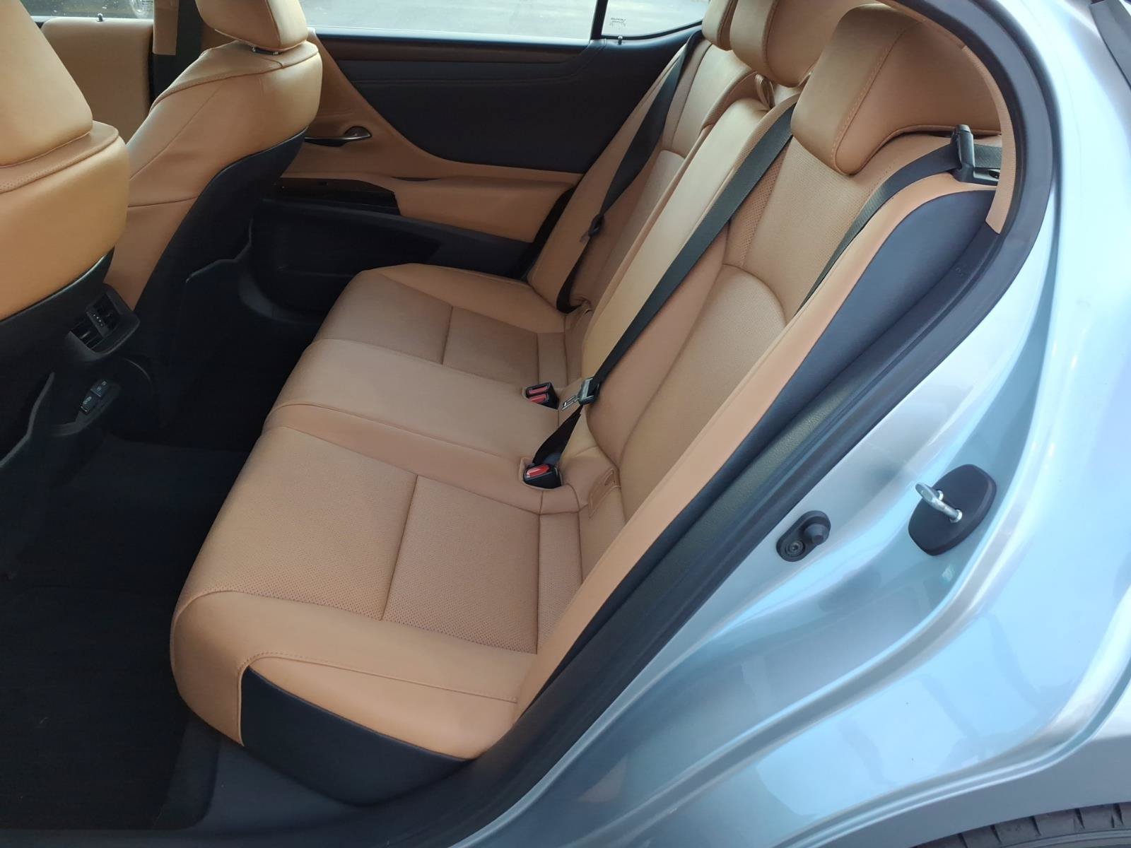 Used 2024 Lexus ES 350 w/ Premium Package FWD image 6