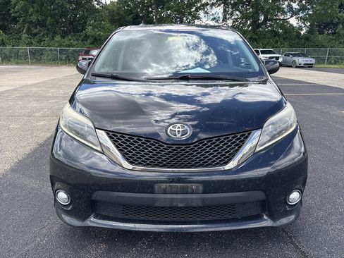 Used 2017 Toyota Sienna SE w/ SE Preferred Package FWD image 1