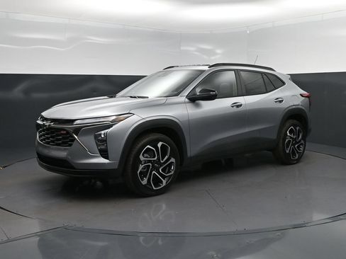 New 2026 Chevrolet Trax RS w/ Sunroof Package FWD image 3