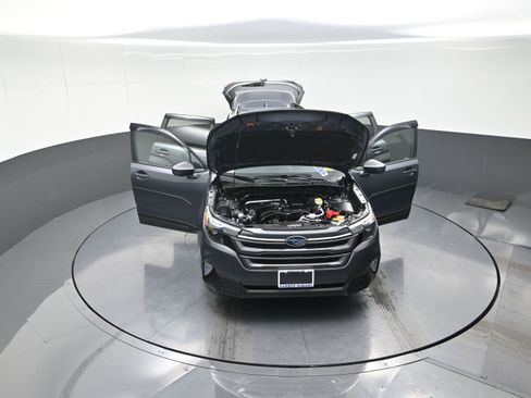 Used 2025 Subaru Forester Premium image 12