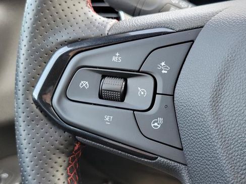 Used 2024 Chevrolet Trax RS FWD image 19