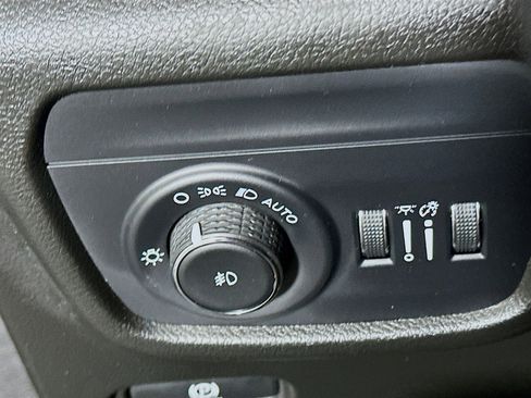 Used 2024 Jeep Grand Cherokee L Limited w/ Luxury Tech Group II image 17