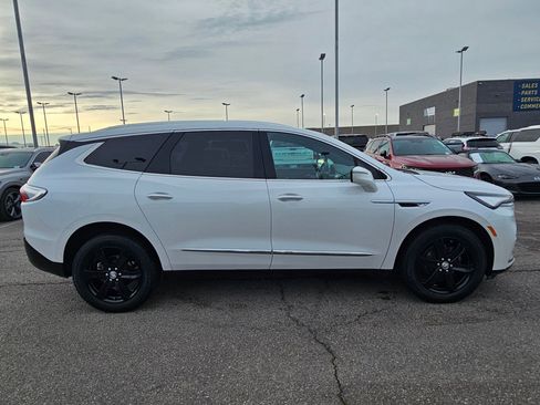 Used 2024 Buick Enclave Essence image 2
