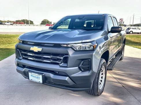Used 2024 Chevrolet Colorado W/T w/ WT Convenience Package RWD image 2