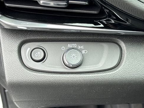 New 2026 Buick Envista Sport Touring FWD image 32