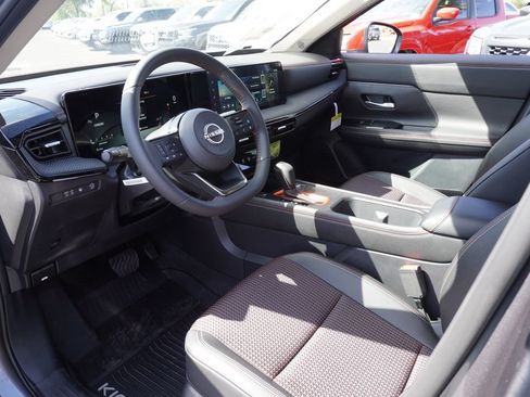 Certified 2025 Nissan Kicks SR w/ Illumination Package FWD image 16