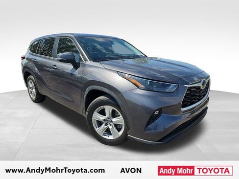 Used 2023 Toyota Highlander LE FWD image 1