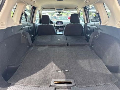 Certified 2024 Nissan Rogue SV FWD image 21