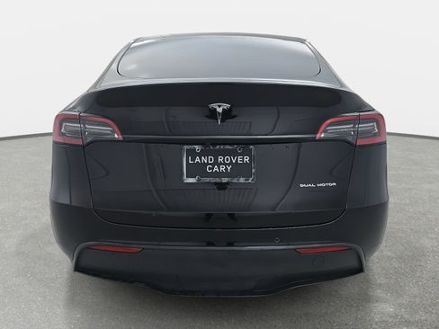 Used 2022 Tesla Model Y Long Range image 6