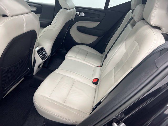 Certified 2023 Volvo XC40 B5 Plus w/ Driver Assist Package AWD/4WD image 11