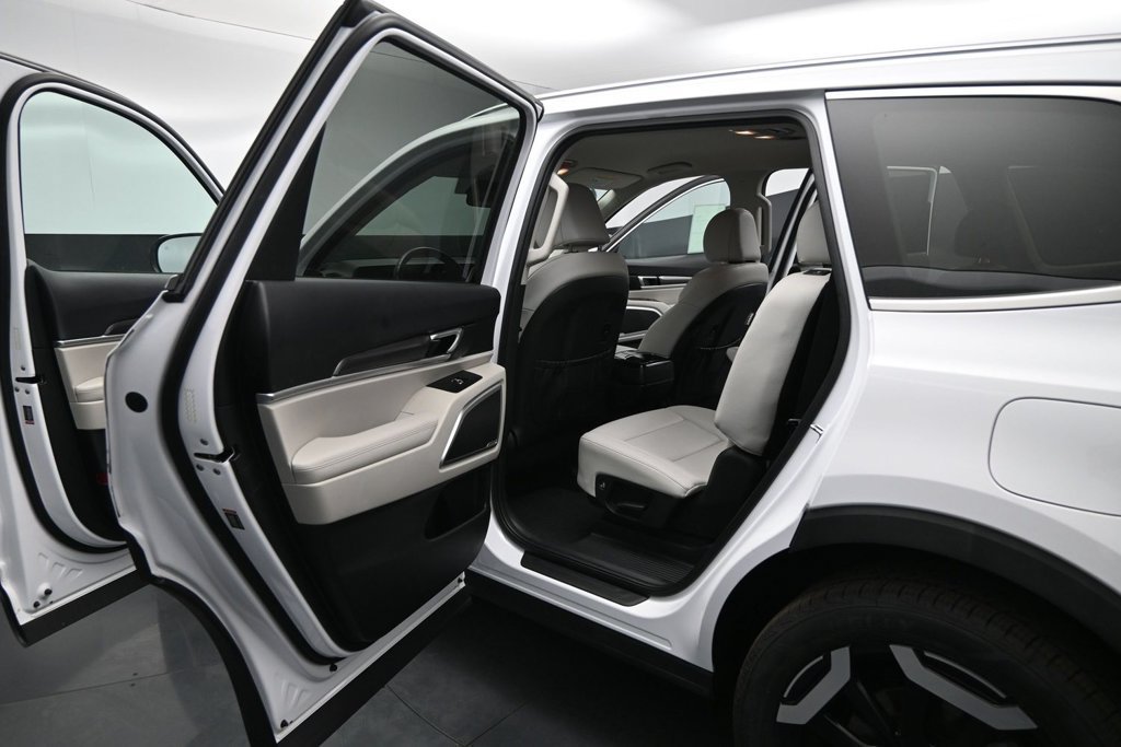 Used 2023 Kia Telluride S FWD image 18