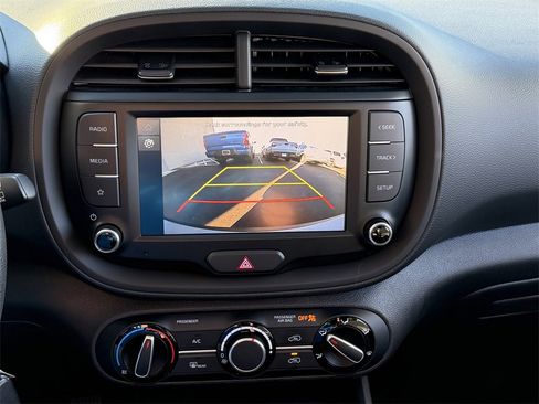 Used 2023 Kia Soul LX image 18