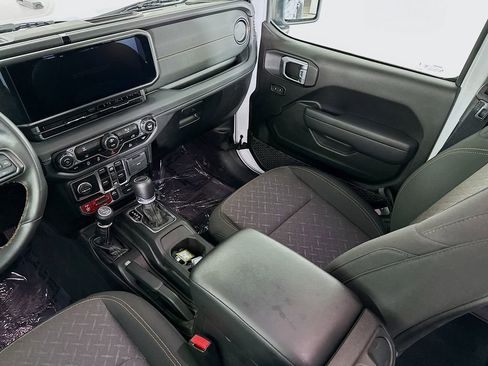 Certified 2025 Jeep Gladiator Mojave w/ Steel Bumper Group image 34