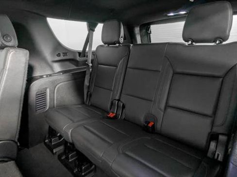 Used 2022 Chevrolet Suburban LT RWD image 18